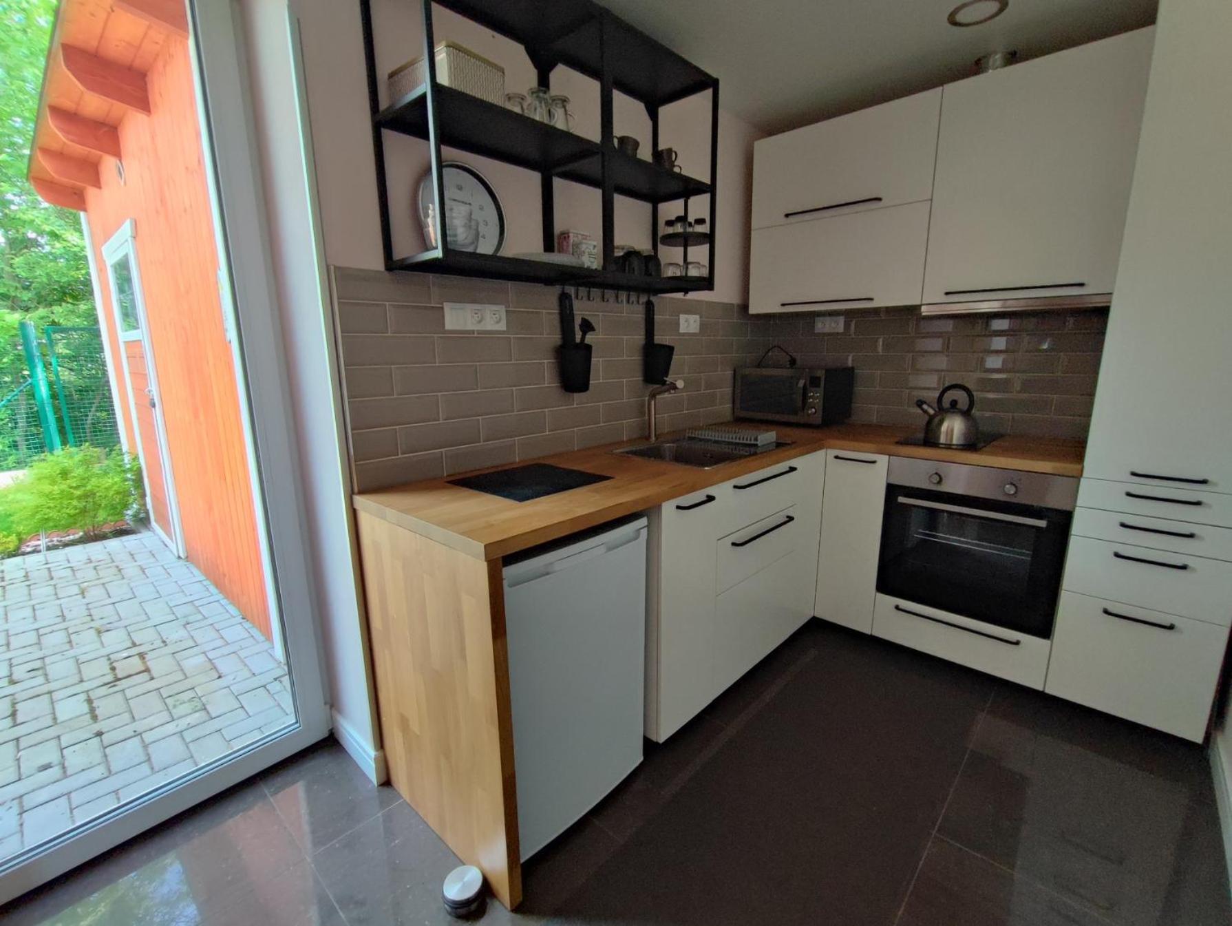 Bright Cosy House With Parking Semesterbostad