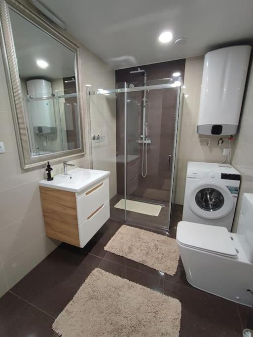 Bright Cosy House With Parking Semesterbostad *